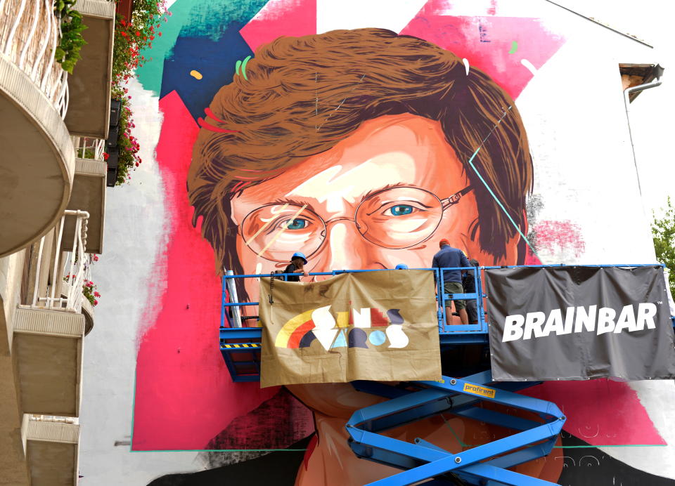 A painter makes finishing touches on a mural showing a portrait of Katalin Kariko, a Hungarian-born scientist and senior vice president at BioNTech, who laid the groundwork for the mRNA vaccines fighting COVID-19 in Budapest, Hungary, August 28, 2021. REUTERS/Kriszta Fenyo