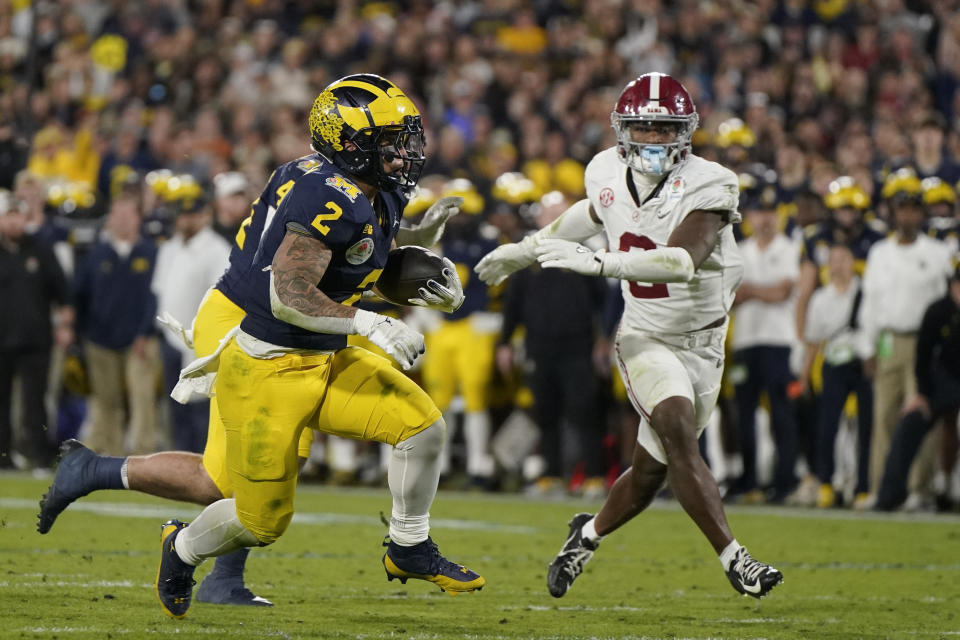 Michigan running back Blake Corum (2) runs for a touchdown during overtime in the Rose Bowl CFP NCAA semifinal college football game against Alabama Monday, Jan. 1, 2024, in Pasadena, Calif. (AP Photo/Mark J. Terrill)