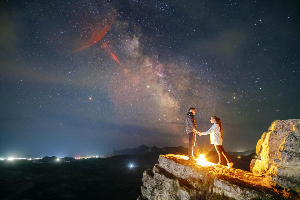 Stunning photos show couples silhouetted against night sky