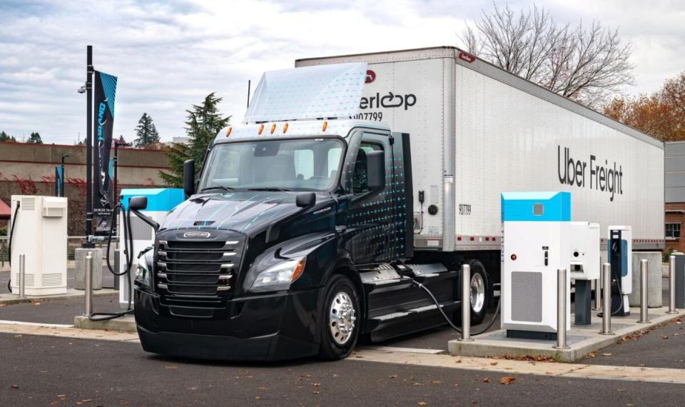 The $650 million public charging infrastructure joint venture of Daimler Truck North America, BlackRock and NextEra Energy Resources will collaborate with Uber Freight. (Photo: Greenlane)