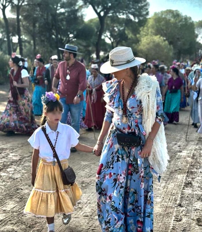 Pastora Soler y su hija Estrella en el Rocío