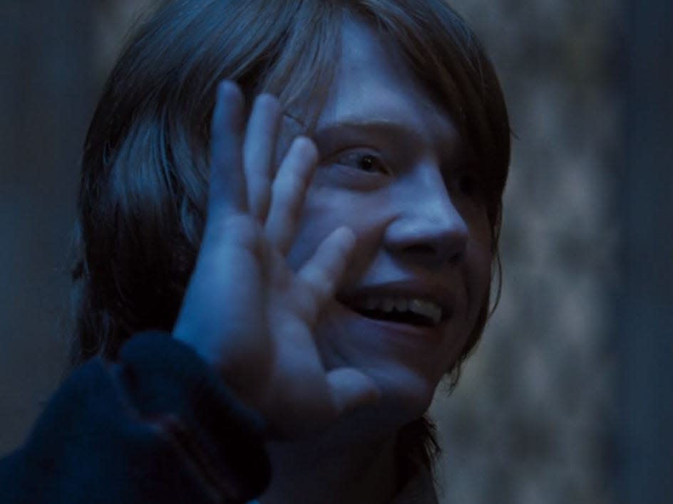 ron waving in harry potter and the goblet of fire