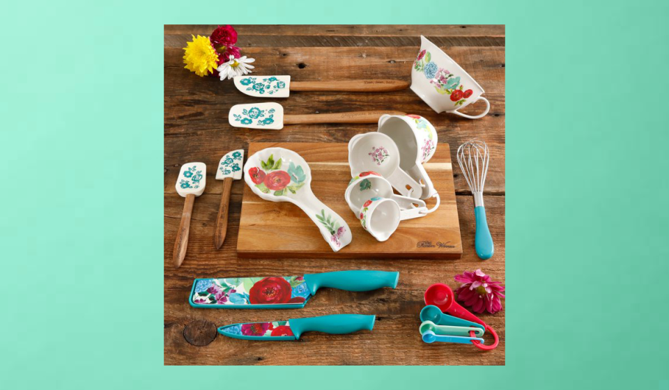This rustic 20-piece set comes in three charming patterns &#x002014; all on sale for $35 (was $49). (Photo: Walmart)