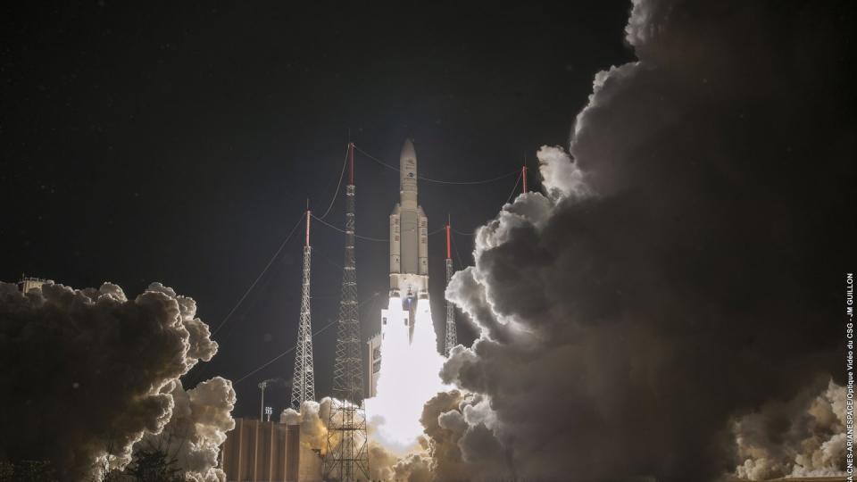 Die Ariane-5-Rakete mit BepiColombo an Bord hebt in Kourou in Französisch-Guayana ab. Foto: Jm Guillon/AP/2018 ESA-CNES-Arianespace