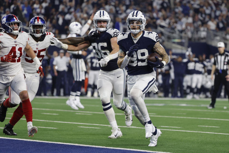 Dallas Cowboys tight end Peyton Hendershot (89) scores a touchdown against the New York Giants during the second half of an NFL football game Thursday, Nov. 24, 2022, in Arlington, Texas. (AP Photo/Michael Ainsworth)