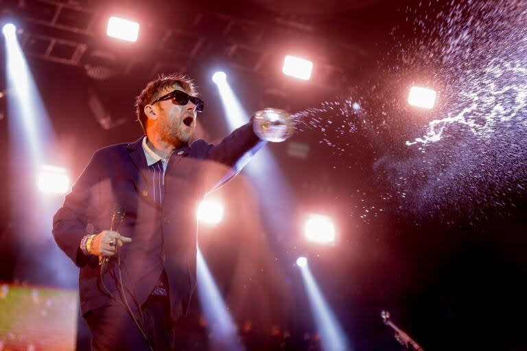 Festival Primavera sound: Damon Albarn, cantante de Blur, moja a los fans en pleno show, Buenos Aires 26 de diciembre