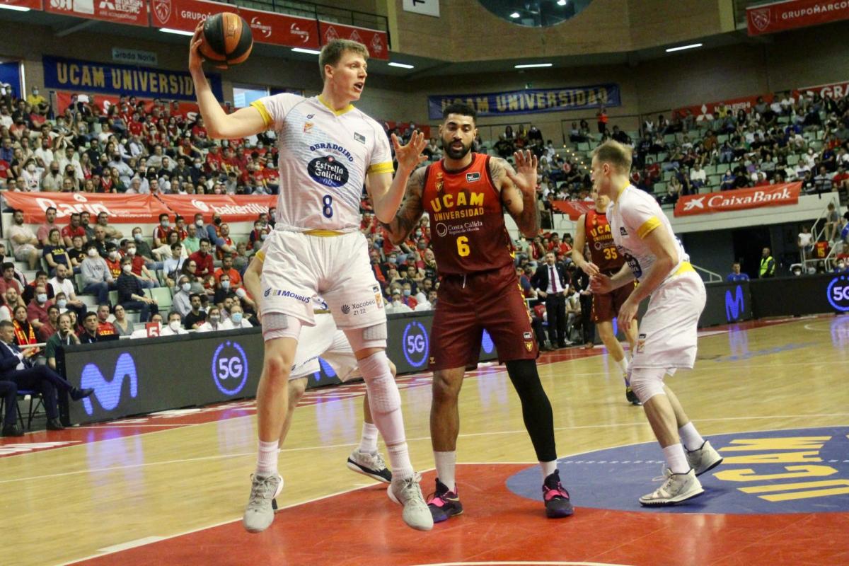 98-80.  UCAM regains eighth place with a convincing win at home