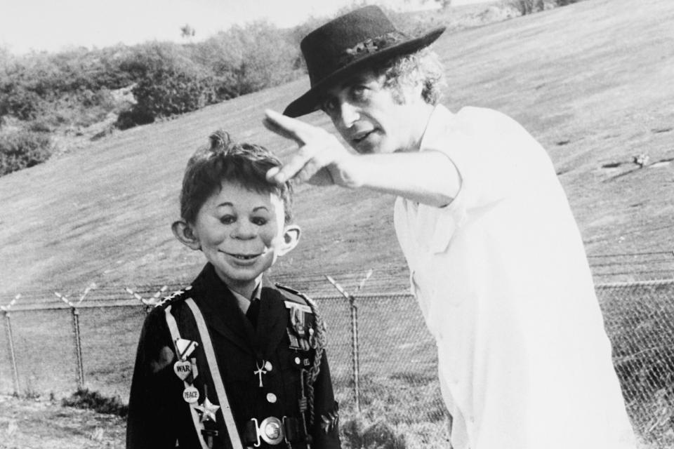 UP THE ACADEMY, director Robert Downey (right) with actor in Alfred E. Neuman mask on set, 1980