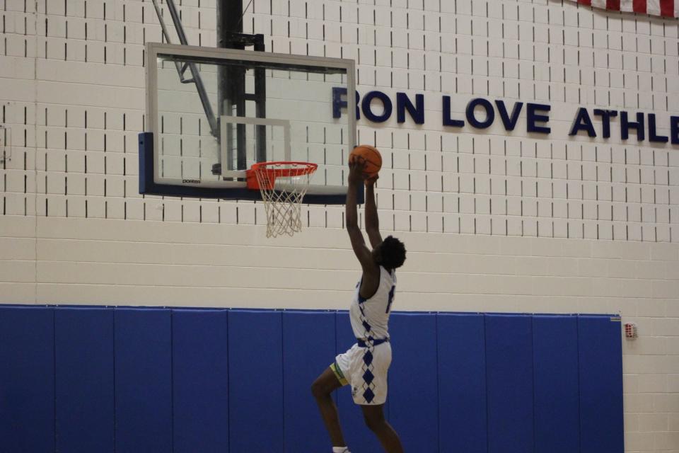 Savannah High sophomore Maki Joyner goes up for a dunk in a win over New Hampstead Friday.