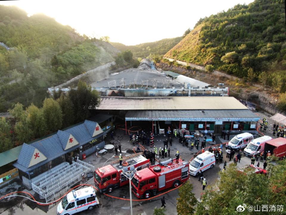 山西冰雕館竟失火 釀13死15傷。（圖：山西消防隊）