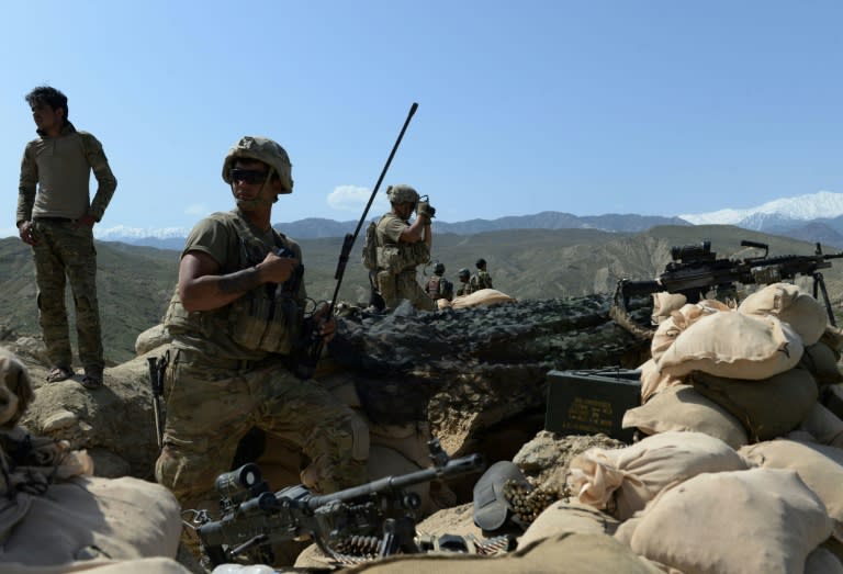 US soldiers have been battling Islamic State (IS) fighters in the Achin district of Afghanistan's Nangarhar province