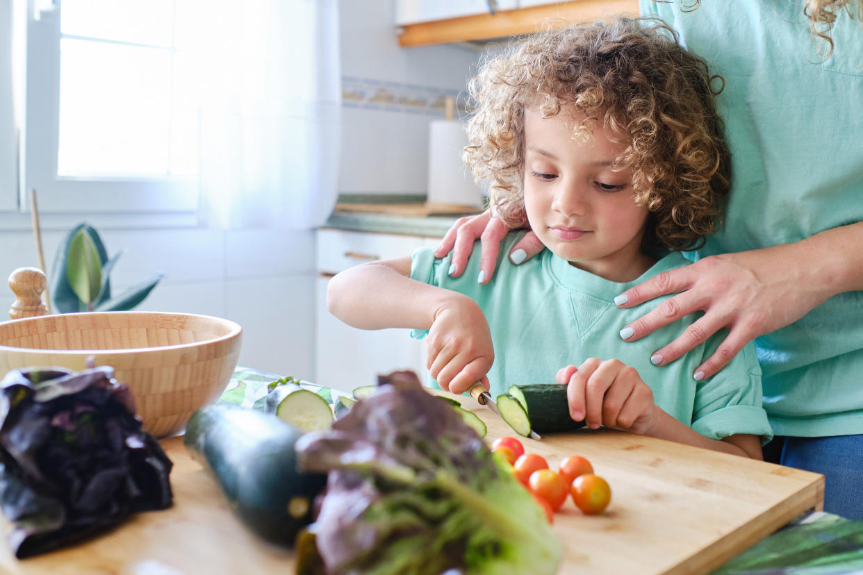 Making healthy family meals on a budget doesn't have to be hard. Autumn Michaelis, the mom of five behind Whole food for 7, shares tips for making a change. (Photo: Getty Creative)