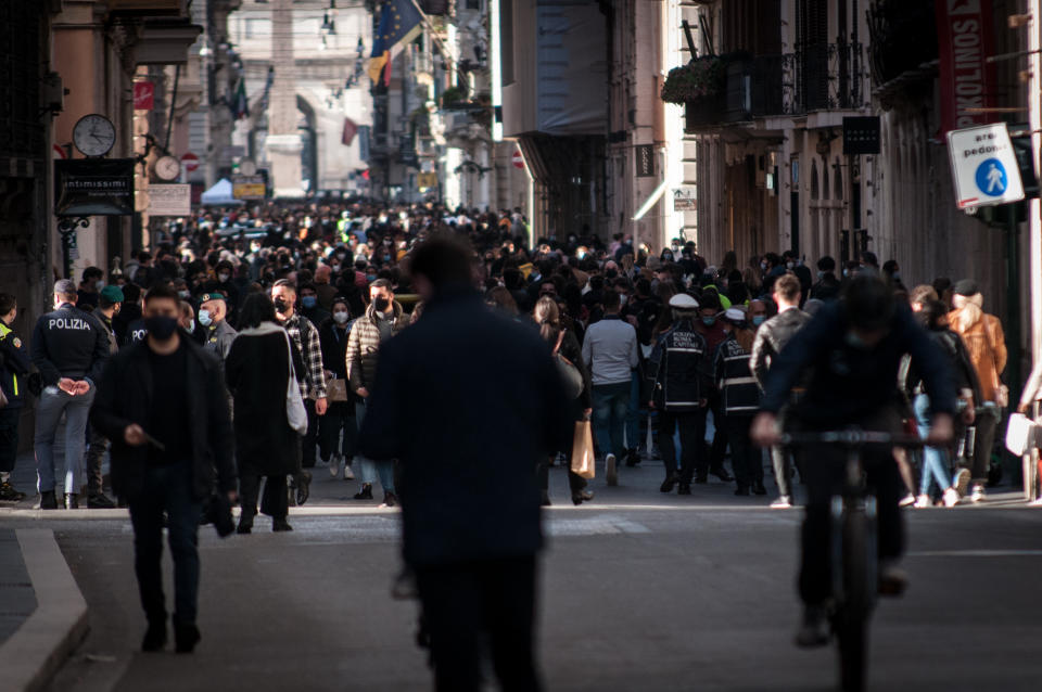 Covid, quanto dura l'immunità dei guariti: nuova scoperta (Photo by Andrea Ronchini/NurPhoto via Getty Images)