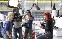 Andrea Berg gehört zu den gefragtesten deutschen Musikstars (2011 bei Interviews zum "Heimspiel"-Open-Air). Keine Frage: Die Medien werden noch viele Geschichten zu erzählen haben. (Bild: ferbermarketing GmbH / Sony Music)