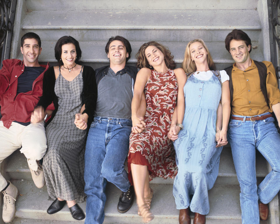 FRIENDS -- Pictured: (l-r) David Schwimmer as Ross Geller, Courteney Cox Arquette as Monica Geller, Matt LeBlanc as Joey Tribbiani, Jennifer Aniston as Rachel Green, Lisa Kudrow as Phoebe Buffay, Matthew Perry as Chandler Bing  -- (Photo by Reisig & Taylor/NBCU Photo Bank/NBCUniversal via Getty Images via Getty Images)