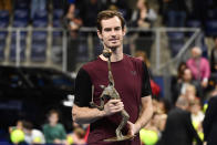 Il n’avait plus gagné depuis mars 2017. Après deux années de galères et deux opérations de la hanche, Andy Murray a renoué avec le succès en remportant le tournoi d'Anvers face à Stan Wawrinka (3-6, 6-4, 6-4). (Crédit : JOHN THYS / BELGA / AFP)