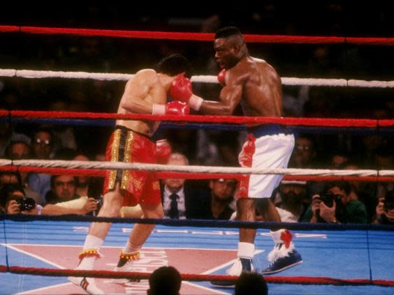 Taylor lands a left hook on Chavez (Getty)