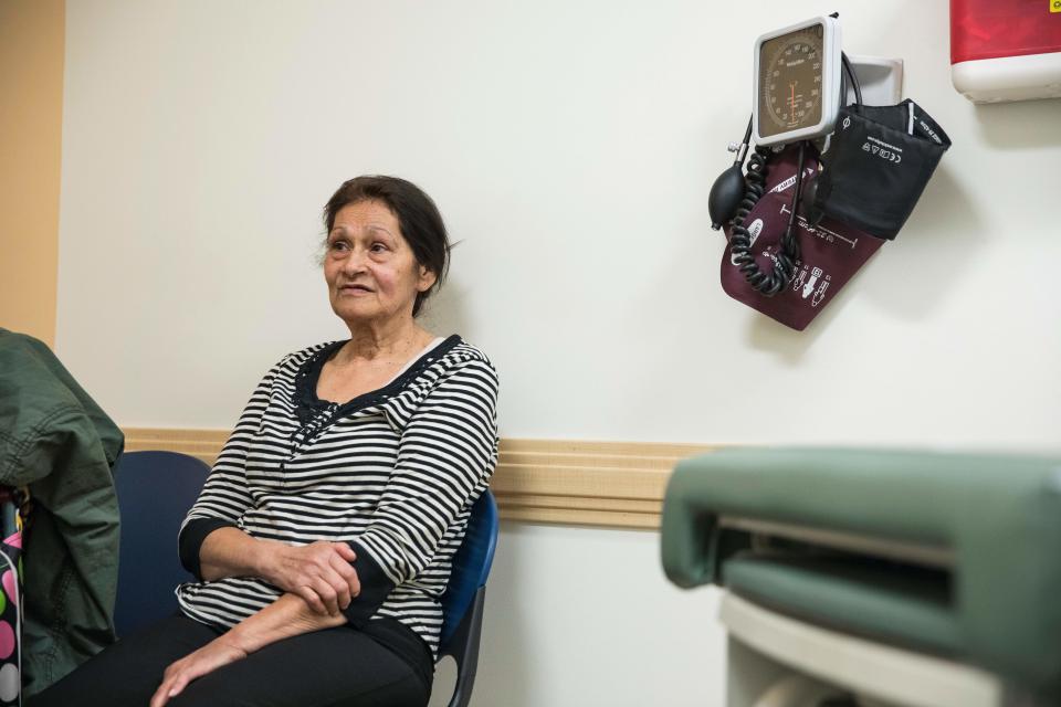 Mildred Arce speaks with a healthcare nurse at the Esperanza Health Center in Philadelphia. (Photo: DOMINICK REUTER/AFP via Getty Images)