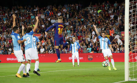 Soccer Football - La Liga Santander - FC Barcelona vs Malaga CF - Camp Nou, Barcelona, Spain - October 21, 2017 Barcelona’s Gerard Deulofeu scores their first goal REUTERS/Albert Gea