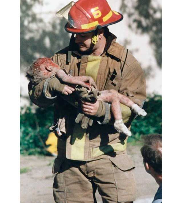 Oklahoma City firefighter Chris Fields, 30, holds baby Angel Baylee Almon (April 18, 1994 - April 19, 1995) . Baylee was thrown from the the Stars and Stripes Daycare Centre on the first floor of the Alfred P. Murrah Federal Building when the explosion occurred. Photo: Charles Porter IV/ZUMAPRESS.com