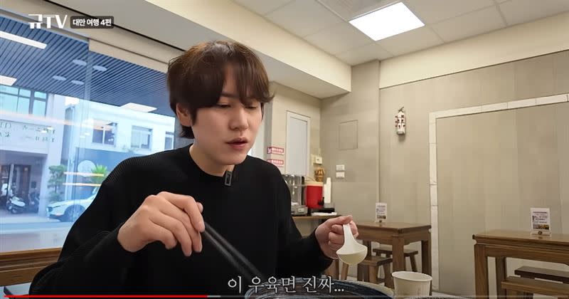 圭賢來台大嗑美食。（圖／翻攝自YT규현 KYUHYUN）