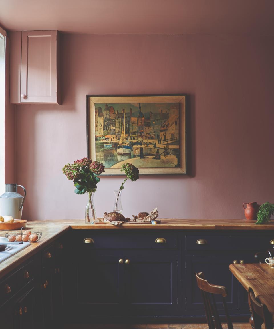 Pink and navy kitchen