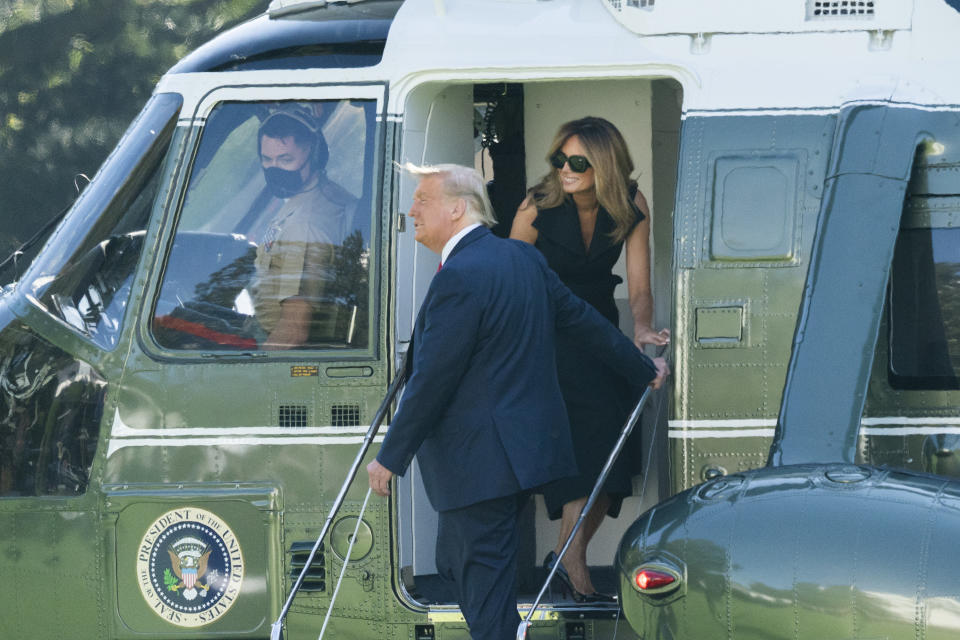 Donald Trump wurde bei der Debatte in Nashville von seiner Frau Melania unterstützt - oder zumindest einer Frau, die ihr ähnlich sieht (Bild: Chris Kleponis/ddp/Sipa USA 