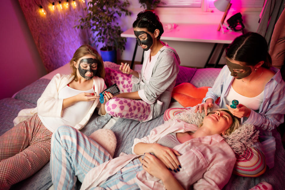 Unterschätztes Silvester-Motto: Die Pyjama-Party. (Foto: Getty Images)