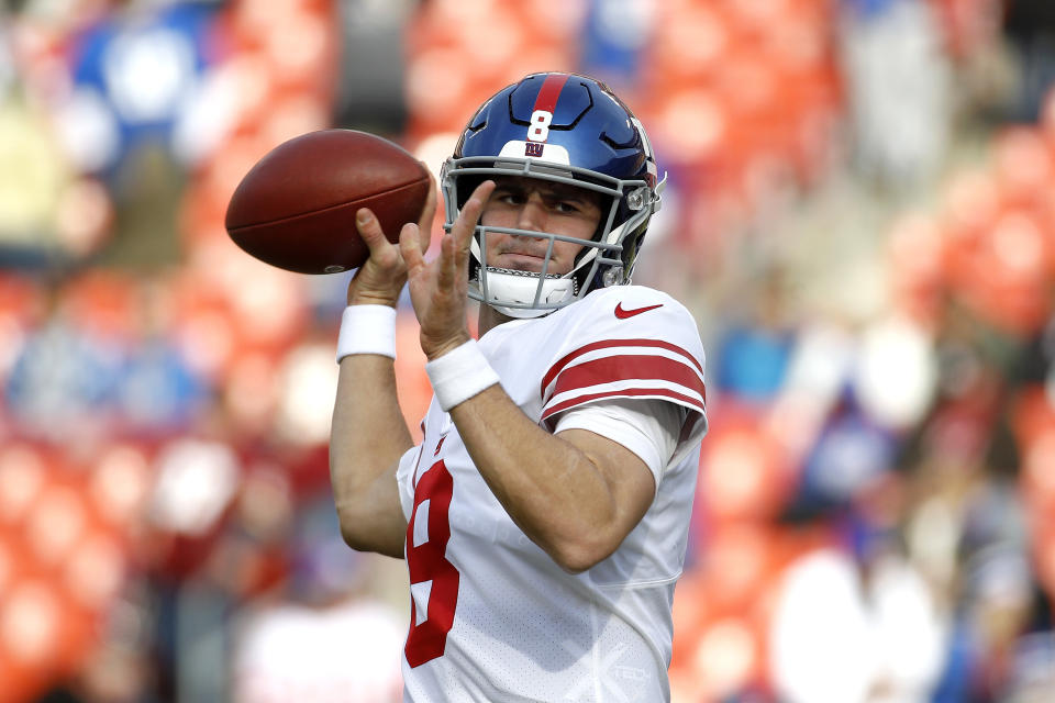 New York Giants quarterback Daniel Jones works out prior to an NFL football game against the Washington Redskins, Sunday, Dec. 22, 2019, in Landover, Md. (AP Photo/Patrick Semansky)