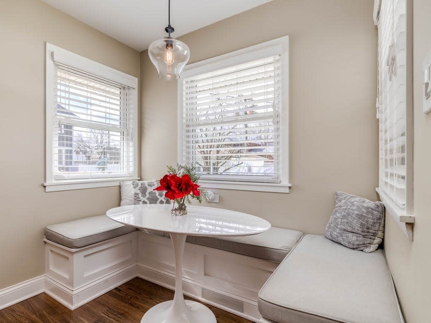 breakfast nook in kitchen beige walls