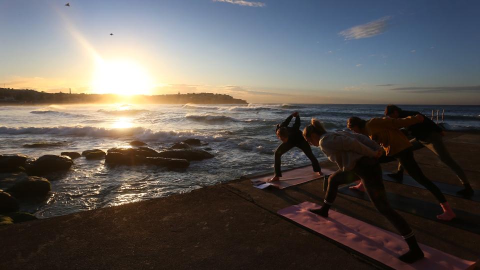 people watch the rising sun