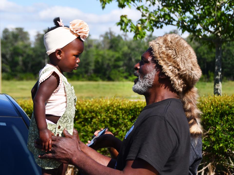 Crosley Green says goodby to his great niece Blayke Jonathas. Crosley Green turned himself into authorities on Monday after a 2018 court order granting him a new trial was overturned by the 11th Circuit Court of Appeals.
(Photo: MALCOLM DENEMARK/POOL PHOTO)