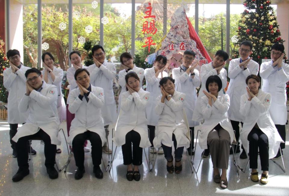 輔大醫院睡眠醫學中心醫師團隊今年通過台灣睡眠醫學學會專業睡眠機構認證。（記者吳瀛洲攝）