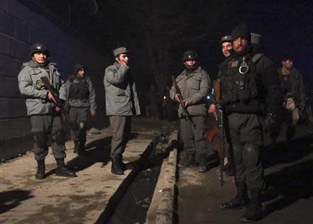 Afghan police officers arrive at the scene of an explosion in Kabul January 17, 2014. REUTERS/Omar Sobhani