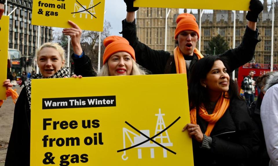 Warm This Winter campaigners rally in Parliament Square