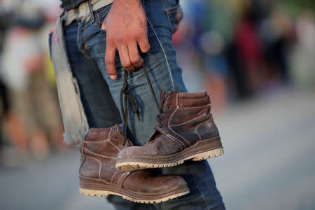 A migrant walks to Santiago Niltepec from San Pedro Tapanatepec, Mexico, October 29, 2018. REUTERS/Ueslei Marcelino