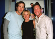 <p>Then in the fourth and final season of <em>Two Guys, a Girl and a Pizza Place,</em> co-stars (left to right) Reynolds, Traylor Howard, and Richard Ruccolo attend <em>The Silence of the Lambs</em> offshoot TV series’ premiere together. (Photo: Matt Baron/BEI/Shutterstock) </p>