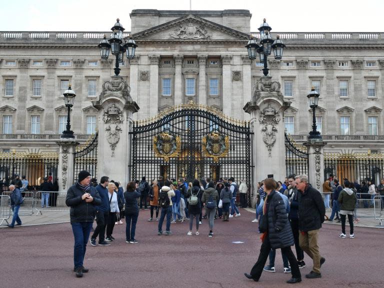 Man who attacked police with Lord of Rings sword outside Buckingham Palace found not guilty of terrorism