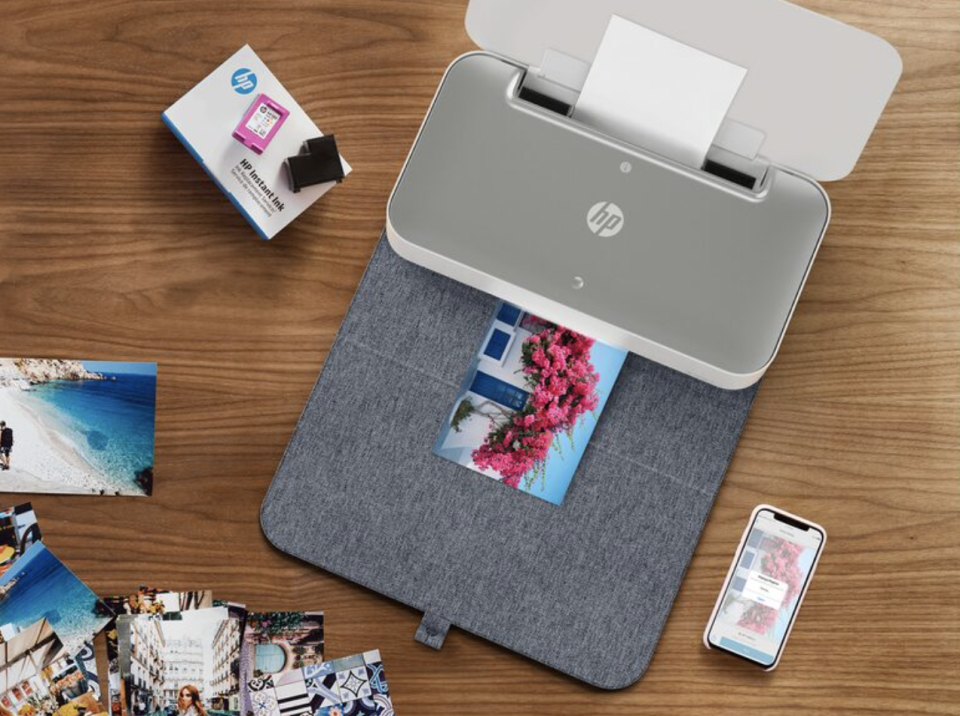 Mit HP Tango X und dem HP Instant Ink-Tarif erhalten Sie nach einmaliger kostenpflichtiger Anmeldung die Funktion, Fotos von Ihrem Smartphone aus kostenlos zu drucken und dabei bis zu 70 % Tinte zu sparen. (Bild: Gravis)