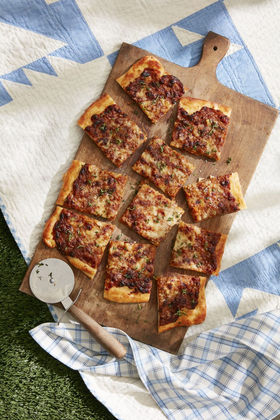 french onion flatbread