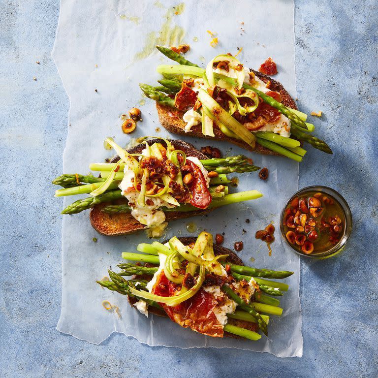 Asparagus, Burrata and Prosciutto Tartines