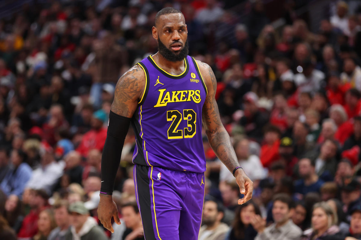 LeBron James limps off floor with injury as Lakers season hits new low