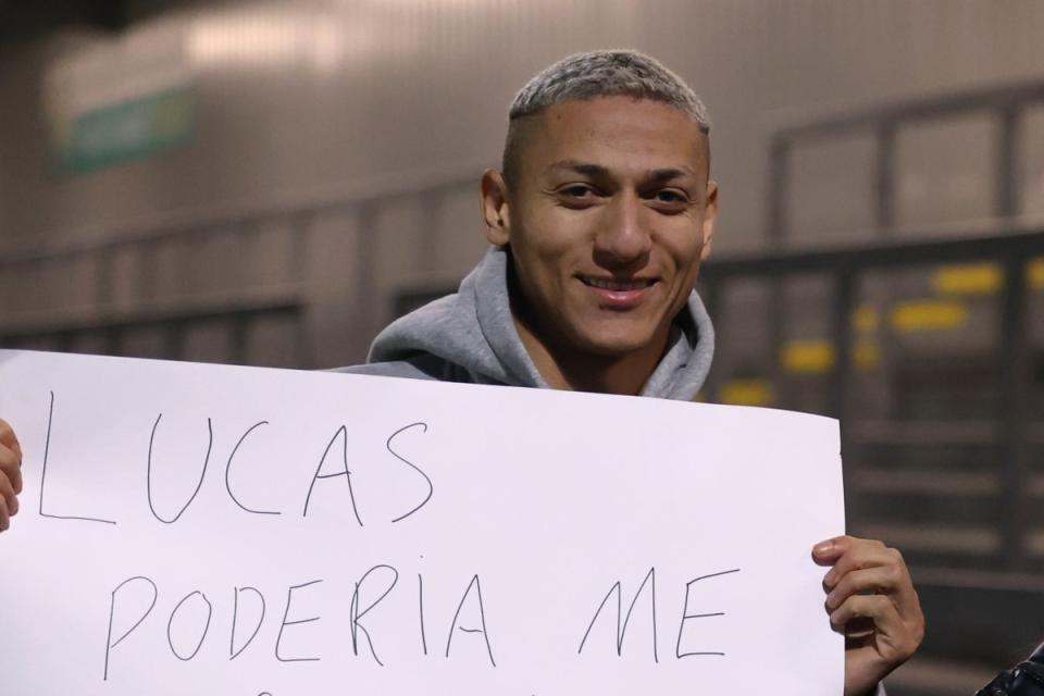 Can I have your shirt? Richarlison supported his fellow Brazilian with a hilarious sign (Getty Images)