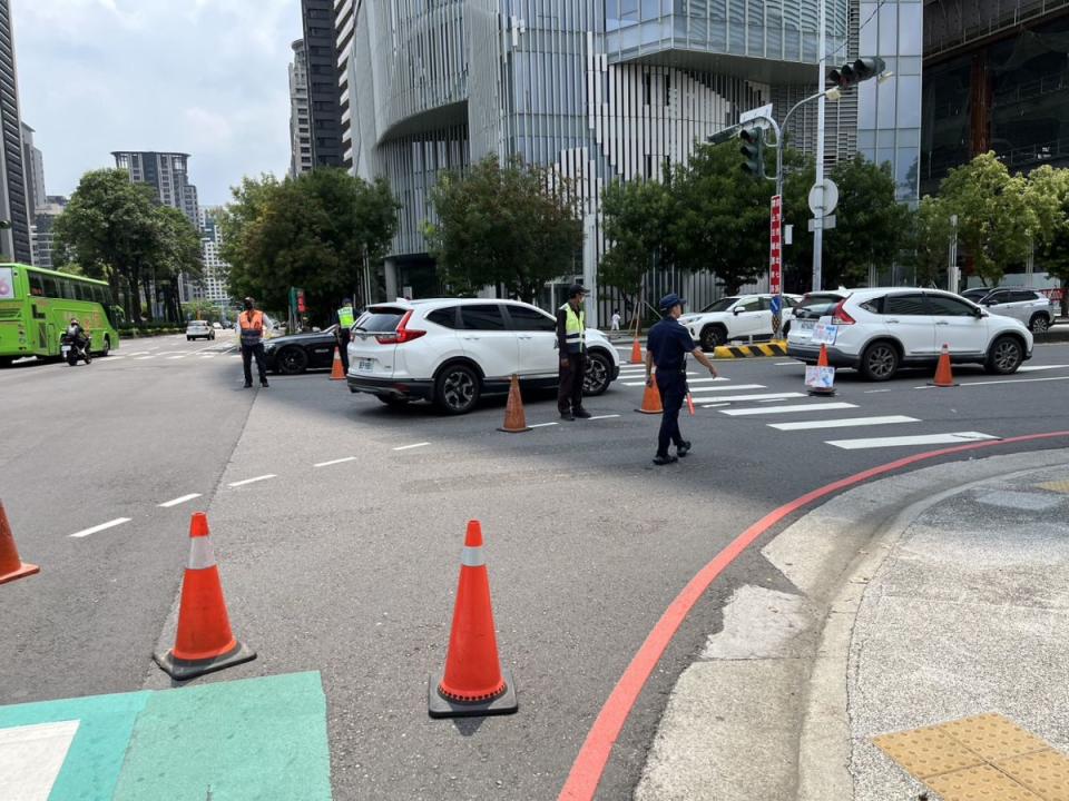 中市交通局進行7期商圈路況總體檢，改善措施一波波，維持台灣大道交通不打結。（圖：中市府提供）