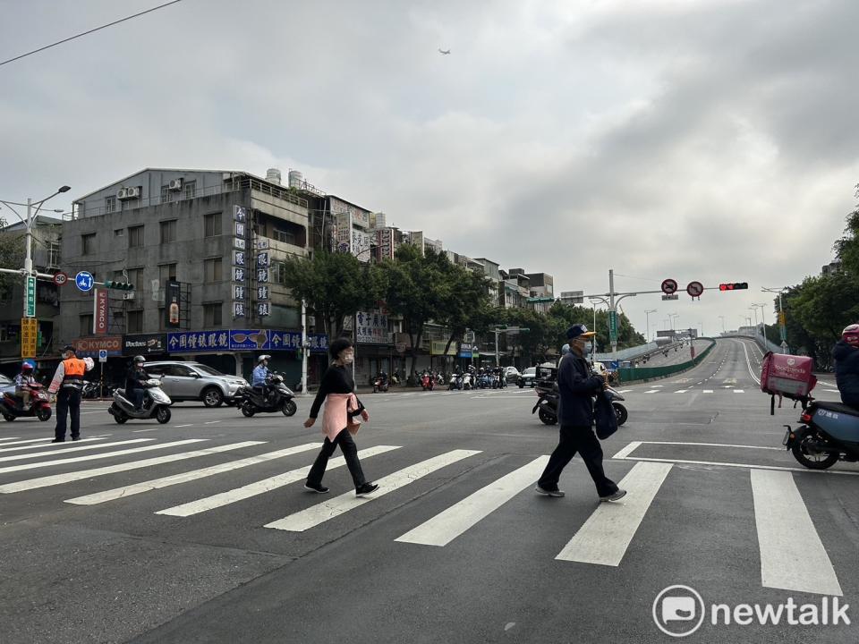 週日東北季風增強，迎風面北部、東半部氣溫會略降。   圖：林岑韋／攝 (資料照)