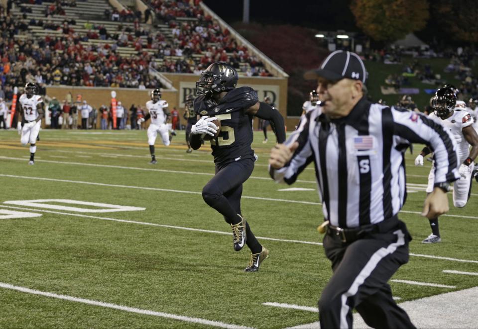 Wake Forest WR Cortez Lewis had 47 catches for 611 yards as a true freshman. (AP Photo/Chuck Burton)