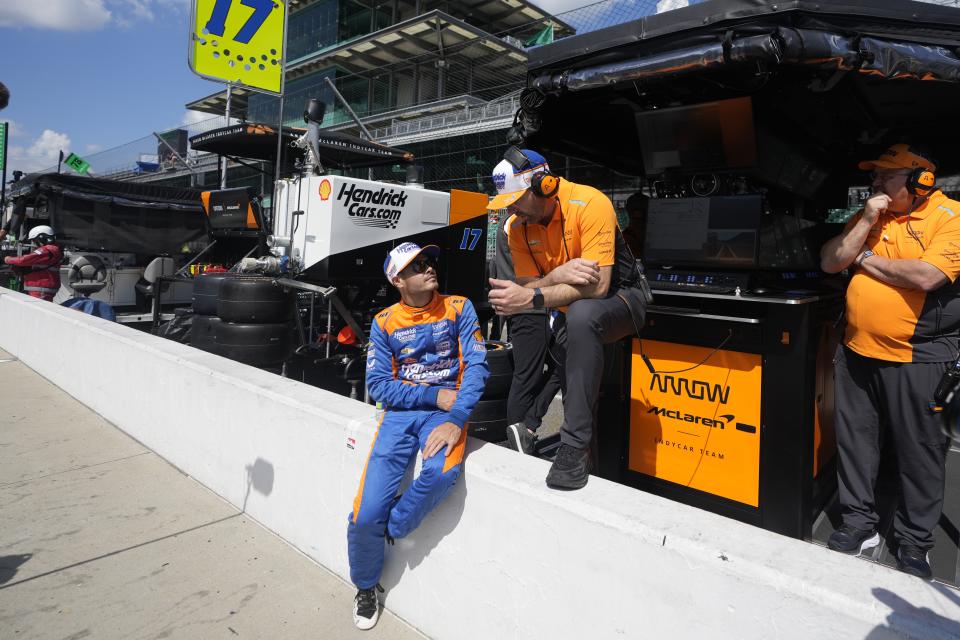 Kyle Larson, left, talks with a crew member during qualifications for the Indianapolis 500 auto race at Indianapolis Motor Speedway, Saturday, May 18, 2024, in Indianapolis. (AP Photo/Darron Cummings)