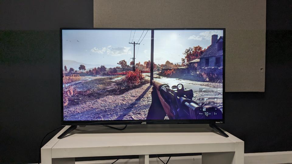 JVC LT-32CR230 with Battlefield V on screen