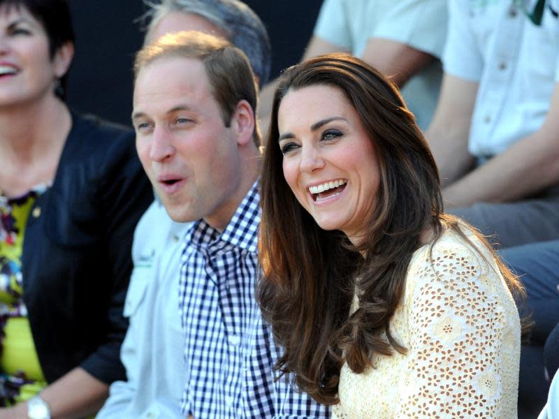 William und Kate haben Spaß bei einer Vogelshow. Foto: Dan Himbrechts