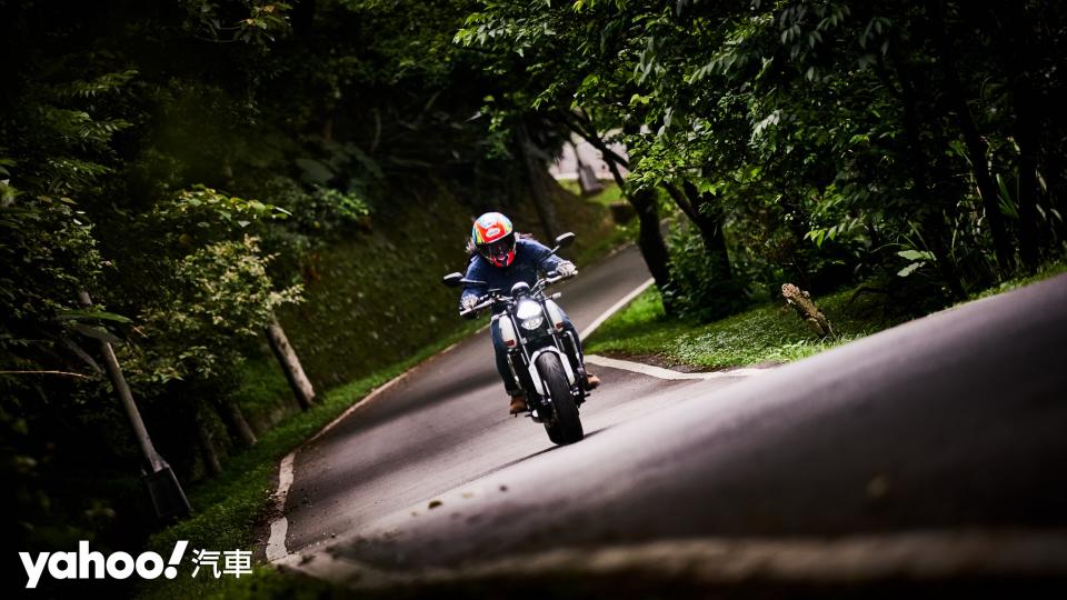 2021 Triumph Trident 660盡顯凱旋本色！入門三缸依舊樂趣十足！